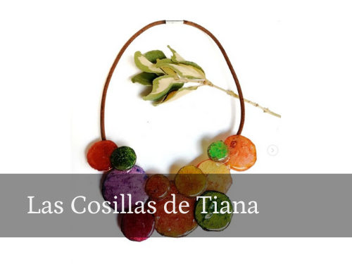 Somos Sonia y Ana y somos las que estamos detrás de Las Cosillas de Tiana, decidimos juntarnos para  hacer algo diferente y único como son nuestros pendientes y tazas. 

Nuestros artículos están hechos a mano, con "materiales reciclados" como el cartón, cáscara de huevo y hojas naturales